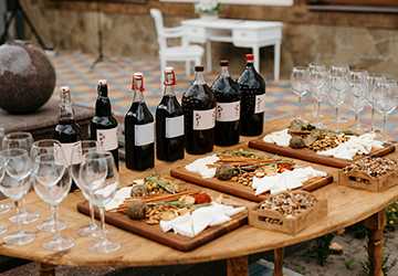 How to Organize a Memorable Food and Wine Tasting Event